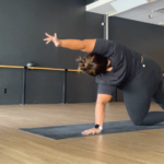 How one can Foreshadow Aspect Plank in Your Yoga Heat-Up